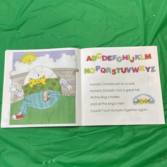 HUMPTY DUMPTY & Other Nursery Rhymes Book & CD Gently Used - Picture 6 of 10